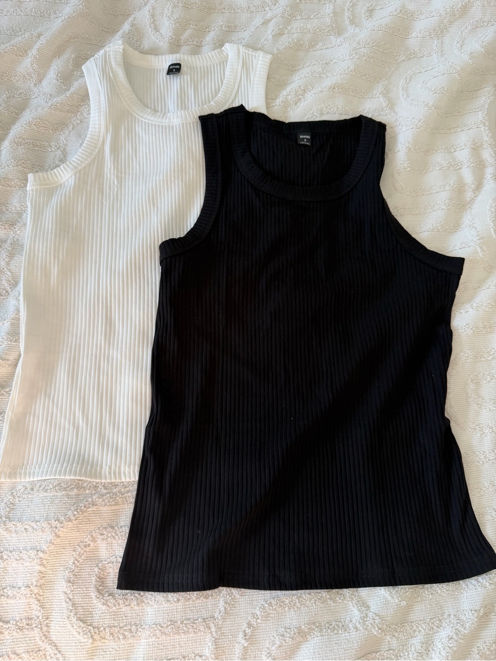 Everyday Ribbed Tank Top — Black & White - Picture 2 of 5